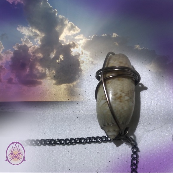 Khaki Olive Shell Necklace - Picture 3 of 4